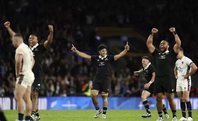 New Zealand's players celebrates at the end of the Autumn Nations Series rugby match between England and New Zealand, at Twickenham stadium, in London Saturday, Nov. 2, 2024. (AP Photo/Ian Walton)