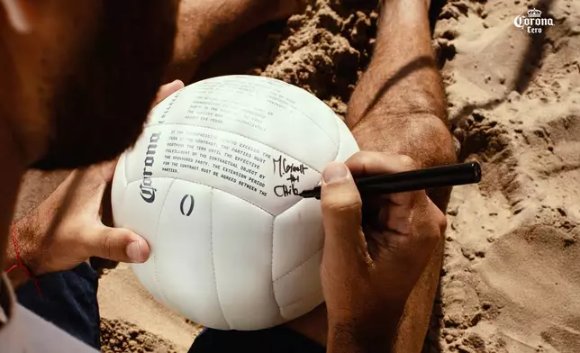 Chilean volleyball player Marco Grimalt sings the Relaxation Clause (Photo: Business Wire)