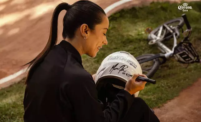Colombian BMX cyclist Mariana Pajón signs the Relaxation Clause (Photo: Business Wire)
