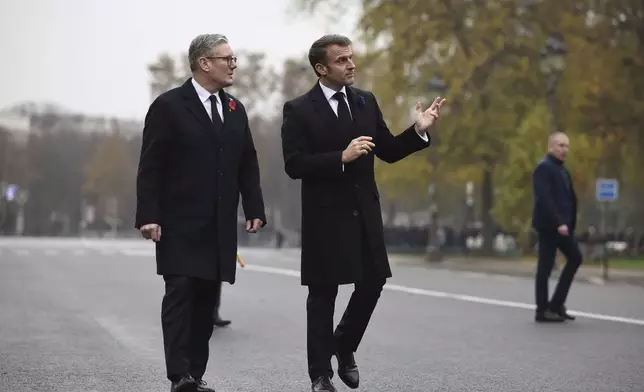 French President Emmanuel Macron, right, and British Prime Minister Keir Starmer discuss during commemorations marking the 106th anniversary of the WWI Armistice, in Paris, France, Monday, Nov.11 2024. (Christophe Petit Tesson, Pool via AP)