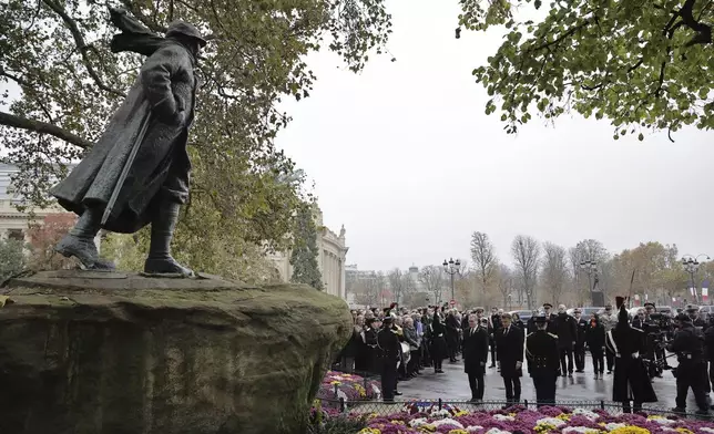 French President Emmanuel Macron and British Prime Minister Keir Starmer attend a wreath-laying ceremony in front of the statue of Georges Clemenceau near the Champs Elysees avenue, during commemorations marking the 106th anniversary of the WWI Armistice, in Paris, France, Monday, Nov.11 2024. (Christophe Petit Tesson, Pool via AP)