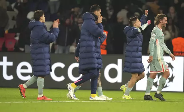 Atletico Madrid celebrates their win against PSG after the end of the Champions League opening phase soccer match between Paris Saint Germain and Atletico Madrid, at the Parc des Princes stadium, in Paris, Wednesday, Nov. 6, 2024. (AP Photo/Michel Euler)