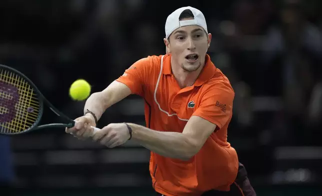 France's Ugo Humbert backhands to Spain's Carlos Alcaraz during their third round match of the Paris Masters tennis tournament at the Accor Arena, Thursday, Oct. 31, 2024 in Paris. (AP Photo/Michel Euler)