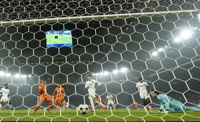 Shakhtar's Oleksandr Zubkov scores against Young Boys' goalkeeper Marvin Keller during the Champions League opening phase soccer match between Shakhtar Donetsk and Young Boys Bern at the Arena AufSchalke in Gelsenkirchen, Germany, Wednesday Nov. 6, 2024. (AP Photo/Martin Meissner)