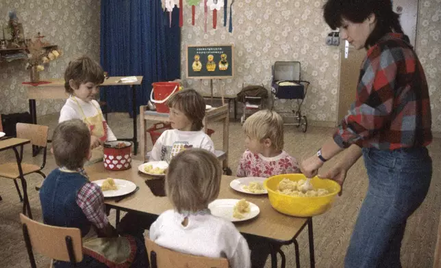 Mealtime at the kindergarten on Wieckerstrasse in the Berlin district of Hohenschönhausen, in November 1987. (Zentralbid/DPA via AP)