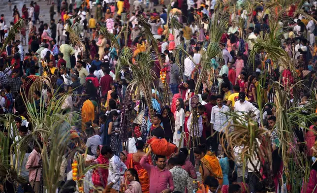 Devotees gather to perform rituals during Chhath festival in Mumbai, India, Thursday, Nov. 7, 2024.(AP Photo/Rajanish Kakade)