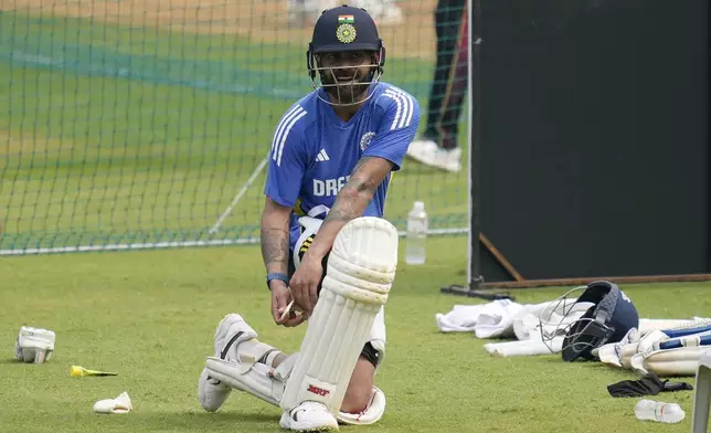 India's Virat Kohli participates in a practice session before third test match against New Zealand in Mumbai, India, Thursday, Oct. 31, 2024.(AP Photo/Rajanish Kakade)