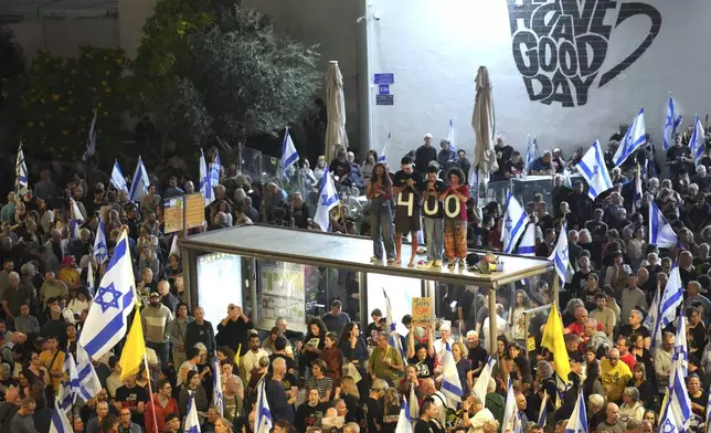 People protest against Prime Minister Benjamin Netanyahu's government in Tel Aviv, Israel, Saturday, Nov. 9, 2024, and call for the release of hostages held in the Gaza Strip by the Hamas militant group, marking 400 days since their capture. (AP Photo/Ohad Zwigenberg)