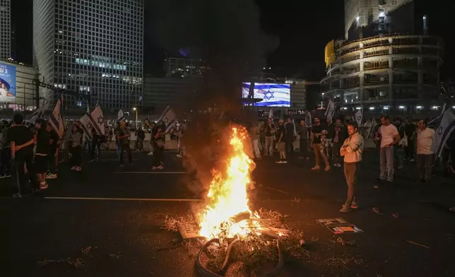 Israelis light a bonfire during a protest after Prime Minister Benjamin Netanyahu has dismissed his defense minister, Yoav Gallant, in a surprise announcement in Tel Aviv, Israel, Tuesday, Nov. 5, 2024. (AP Photo/Oded Balilty)