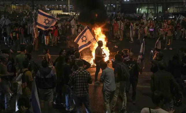 Israelis light a bonfire during a protest after Prime Minister Benjamin Netanyahu has dismissed his defense minister Yoav Gallant in a surprise announcement in Tel Aviv, Israel, Tuesday, Nov. 5, 2024. (AP Photo/Oded Balilty)