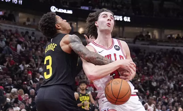 Utah Jazz's Keyonte George, left, strips the ball from Chicago Bulls' Josh Giddey during the first half of an NBA basketball game Monday, Nov. 4, 2024, in Chicago. (AP Photo/Charles Rex Arbogast)