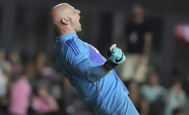 Atlanta United goalkeeper Brad Guzan (1) celebrates after defeating Inter Miami during an MLS playoff opening round soccer match, Saturday, Nov. 9, 2024, in Fort Lauderdale, Fla. (AP Photo/Lynne Sladky)