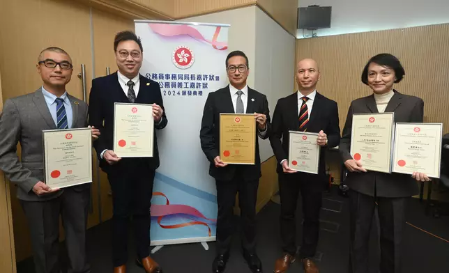 SCS commends outstanding civil servants and civil service volunteers  Source: HKSAR Government Press Releases