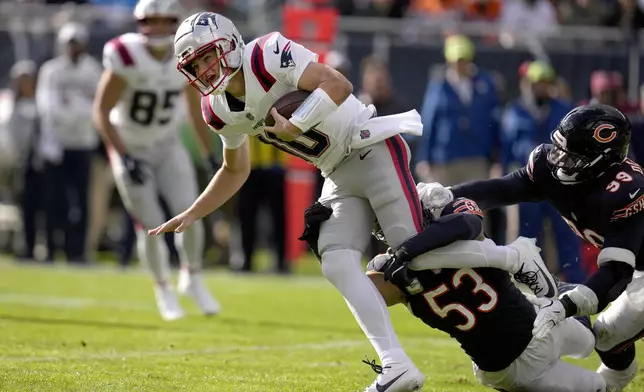 Chicago Bears linebacker T.J. Edwards (53) tackles New England Patriots quarterback Drake Maye as defensive tackle Gervon Dexter Sr. comes in to assist during the first half of an NFL football game Sunday, Nov. 10, 2024, in Chicago. (AP Photo/Erin Hooley)