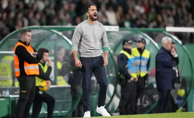 Sporting's head coach Ruben Amorim shouts instructions during a Portuguese league soccer match between Sporting CP and Estrela da Amadora at the Alvalade stadium in Lisbon, Friday, Nov. 1, 2024. (AP Photo/Armando Franca)