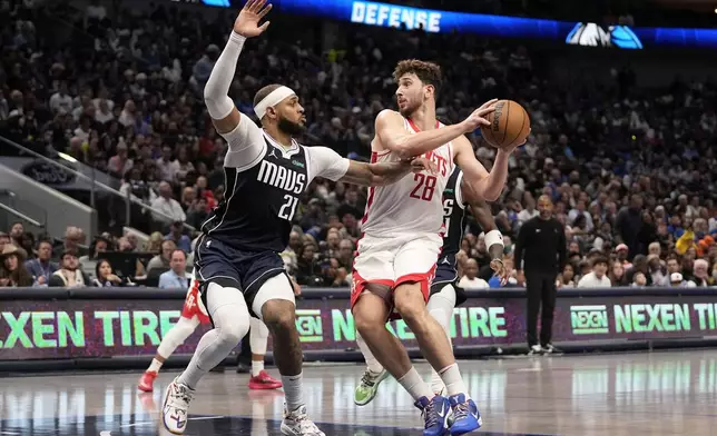 Houston Rockets' Alperen Sengun (28) drives to the basket against Dallas Mavericks' Daniel Gafford (21) in the first half of an NBA basketball game in Dallas, Thursday, Oct. 31, 2024. (AP Photo/Tony Gutierrez)