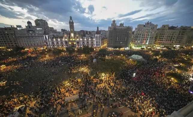 Thousands of demonstrators gather in front of the city council for a protest organized by social and civic groups, denouncing the handling of recent flooding under the slogan "MazÛn, Resign," aimed at the president of the regional government Carlos Mazon, in Valencia, Spain, Saturday, Nov. 9, 2024. (AP Photo/Emilio Morenatti)