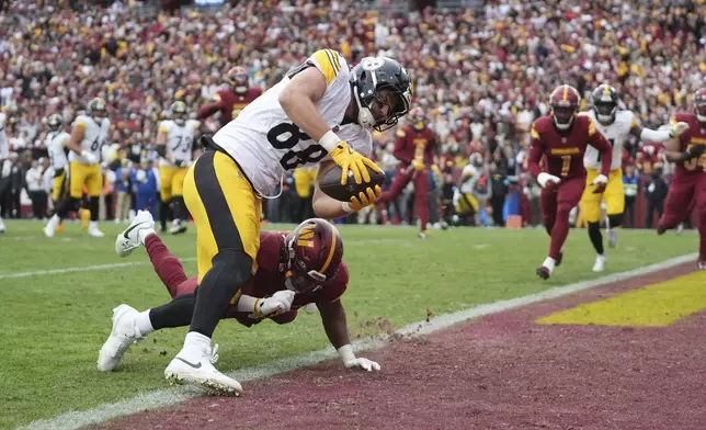 Pittsburgh Steelers tight end Pat Freiermuth (88) runs into the endzone after a 3-yard receptioin during the first half of an NFL football game against the Washington Commanders, Sunday, Nov. 10, 2024, in Landover, Md. (AP Photo/Stephanie Scarbrough)