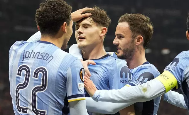 Tottenham's Will Lankshear, center, celebrates with his teammates after scoring his side's first goal during the Europa League opening phase soccer match between Galatasaray and Tottenham Hotspur at Ali Sami Yen stadium, in Istanbul, Turkey, Thursday, Nov. 7, 2024. (AP Photo/Khalil Hamra)