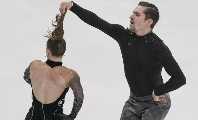 Marie-Jade Lauriault and Romain Le Gac, of Canada, compete in the ice dance, rhythm dance fragment, at the ISU Grand Prix of Figure Skating, Friday, Nov. 1, 2024, in Angers, France. (AP Photo/Aurelien Morissard)