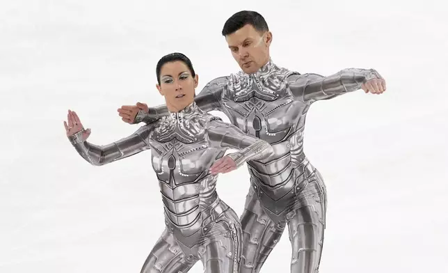 Charlene Guignard and Marco Fabbri, of Italy, compete in the ice dance's free dance segment at the ISU Grand Prix of Figure Skating, Saturday, Nov. 2, 2024, in Angers, France. (AP Photo/Aurelien Morissard)