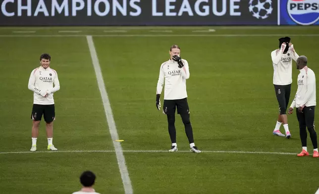 PSG's goalkeeper Matvey Safonov, center, laughs during a training session in Munich, Germany, Monday, Nov. 25, 2024, ahead of the Champions League opening phase soccer match between FC Bayern and PSG. (AP Photo/Matthias Schrader)