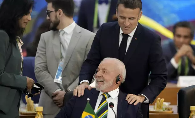 France's President Emmanuel Macron, top, and Brazil's President Luiz Inacio Lula da Silva talk during the G20 Summit leaders meeting in Rio de Janeiro, Monday, Nov. 18, 2024. (AP Photo/Eraldo Peres)