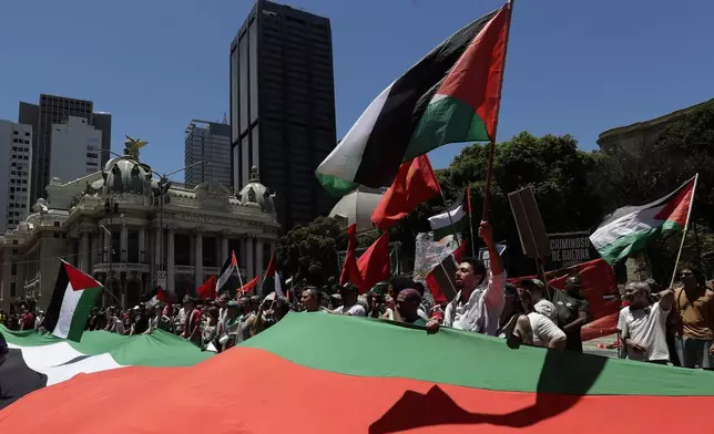 Demonstrators show support and solidarity with the Palestinian people as world leaders hold the G20 summit in Rio de Janeiro, Monday, Nov. 18, 2024. (AP Photo/Bruna Prado)