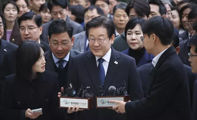 South Korea's main opposition Democratic Party leader Lee Jae-myung, center, arrives at a court in Seoul, South Korea, Monday, Nov. 25, 2024. (Kim Hong-ji/Pool Photo via AP)