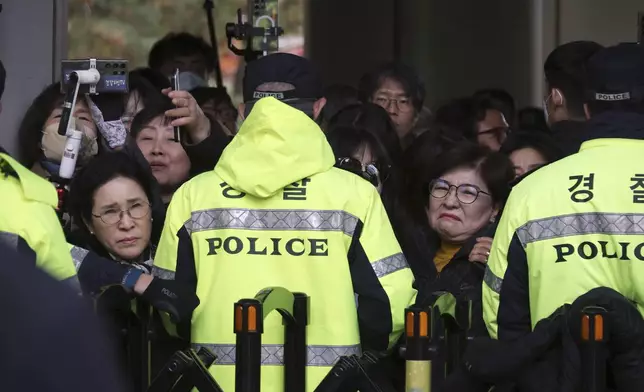 Supporters of South Korea's main opposition Democratic Party leader Lee Jae-myung react upon his arrival at a court in Seoul, South Korea, Monday, Nov. 25, 2024. (Kim Hong-ji/Pool Photo via AP)