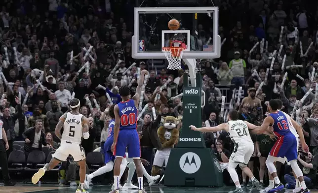 Detroit Pistons' Ronald Holland II misses his second free throw with one second to go during the second half of an NBA basketball game against the Milwaukee Bucks Wednesday, Nov. 13, 2024, in Milwaukee. (AP Photo/Morry Gash)