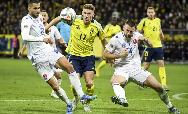 Sweden's Viktor Gyökeres, centre, in action against Slovakia's Dávid Hancko, left, and Milan Škriniar during the UEFA Nations League group C1 soccer match between Sweden and Slovakia at Strawberry Arena in Stockholm, Sweden, Saturday Nov. 16, 2024. (Jakob Åkersten Brodén/TT News Agency via AP)