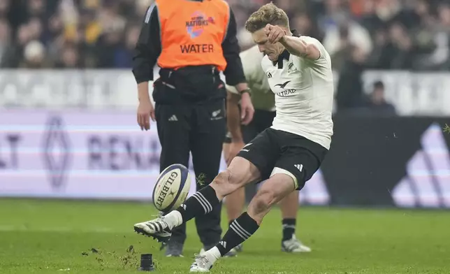 New Zealand's Damian McKenzie kicks a penalty goal during the Autumn Nations series rugby union match between France and All Blacks at the Stade de France stadium, in Saint-Denis, outside Paris, Saturday, Nov. 16, 2024. (AP Photo/Michel Euler)