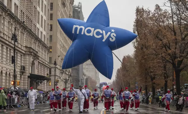 Macy's Star balloon floats by along Central Park West during the Macy's Thanksgiving Day parade, Thursday, Nov. 28 2024, in New York. (AP Photo/Yuki Iwamura)