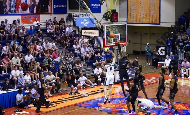 UConn forward Alex Karaban (11) shoots against Memphis center Moussa Cisse (32) during the first half of an NCAA college basketball game at the Maui Invitational Monday, Nov. 25, 2024, in Lahaina, Hawaii. (AP Photo/Lindsey Wasson)