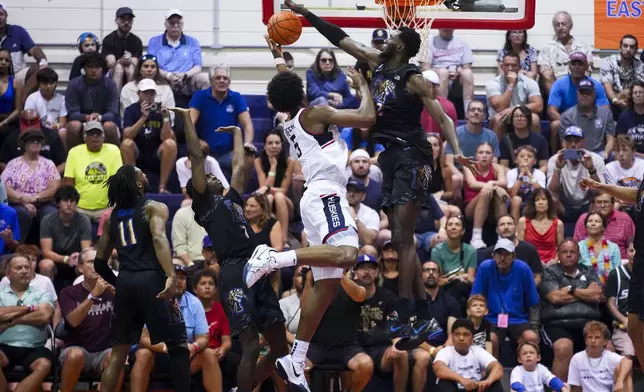 UConn center Tarris Reed Jr. (5) has his shot blocked by Memphis center Moussa Cisse, right, during the first half of an NCAA college basketball game at the Maui Invitational Monday, Nov. 25, 2024, in Lahaina, Hawaii. (AP Photo/Lindsey Wasson)