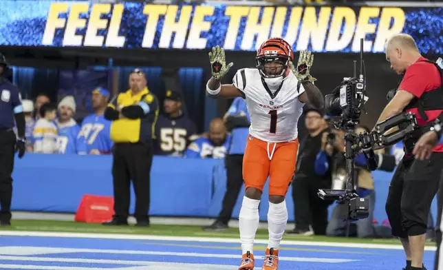 Cincinnati Bengals wide receiver Ja'Marr Chase celebrates his touchdown catch during the second half of an NFL football game against the Los Angeles Chargers Sunday, Nov. 17, 2024, in Inglewood, Calif. (AP Photo/Eric Thayer)