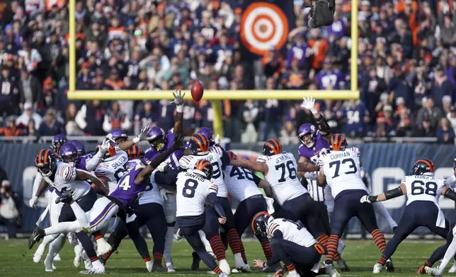 Chicago Bears place kicker Cairo Santos (8) makes a field goal during the first half of an NFL football game against the Minnesota Vikings, Sunday, Nov. 24, 2024, in Chicago. (AP Photo/Charles Rex Arbogast)