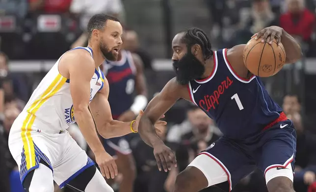 Los Angeles Clippers guard James Harden, right, tries to get past Golden State Warriors guard Stephen Curry during the second half of an NBA basketball game, Monday, Nov. 18, 2024, in Inglewood, Calif. (AP Photo/Mark J. Terrill)