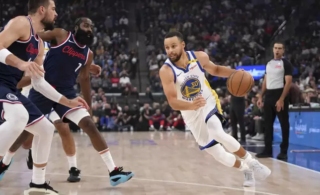 Golden State Warriors guard Stephen Curry, right, drives past Los Angeles Clippers center Ivica Zubac, left, and guard James Harden during the second half of an NBA basketball game, Monday, Nov. 18, 2024, in Inglewood, Calif. (AP Photo/Mark J. Terrill)