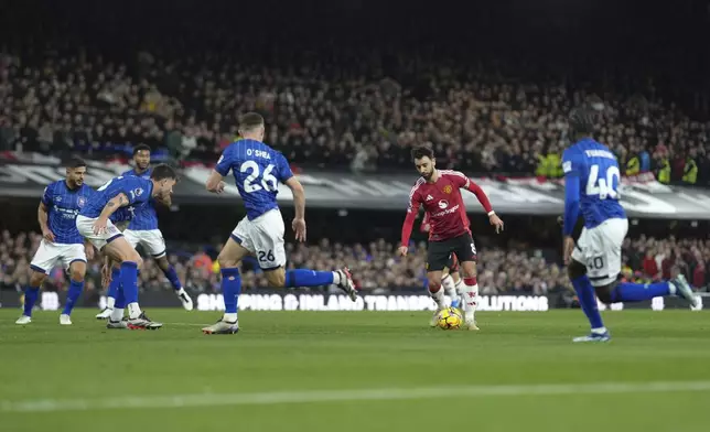 Manchester United's Bruno Fernandes (8) dribbles the ball during the English Premier League soccer match between Ipswich Town and Manchester United at Portman Road stadium in Ipswich, England, Sunday, Nov. 24, 2024. (AP Photo/Dave Shopland)