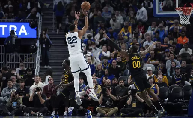 Memphis Grizzlies guard Desmond Bane (22) shoots a 3-point basket next to Golden State Warriors forward Jonathan Kuminga (00) during the first half of an Emirates NBA Cup basketball game Friday, Nov. 15, 2024, in San Francisco. (AP Photo/Godofredo A. Vásquez)