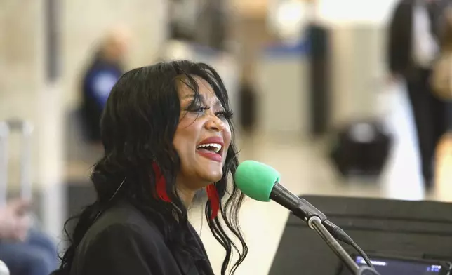 CORRECTS SPELLING OF SINGERS LAST NAME TO MCCOMMON - Roz McCommon sings at Seattle-Tacoma International Airport on November 26, 2024, in SeaTac, Wash. (AP Photo/Manuel Valdes)