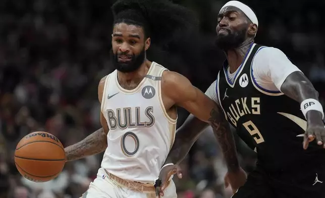 Milwaukee Bucks forward Bobby Portis Jr., right, guards against Chicago Bulls guard Coby White, left, during the second half of an NBA basketball game Saturday, Dec. 28, 2024, in Chicago. (AP Photo/Erin Hooley)