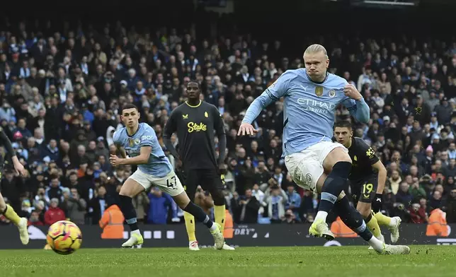 Manchester City's Erling Haaland fails to score a penalty during the English Premier League soccer match between Manchester City and Everton at the Etihad stadium in Manchester, Thursday, Dec. 26, 2024. (AP Photo/Rui Vieira)