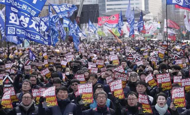 Protesters stage a rally demanding South Korean President Yoon Suk Yeol's impeachment in Seoul, South Korea, Thursday, Dec. 12, 2024. The signs read "Arrest the rebellion leader Yoon Suk Yeol." (AP Photo/Ahn Young-joon)