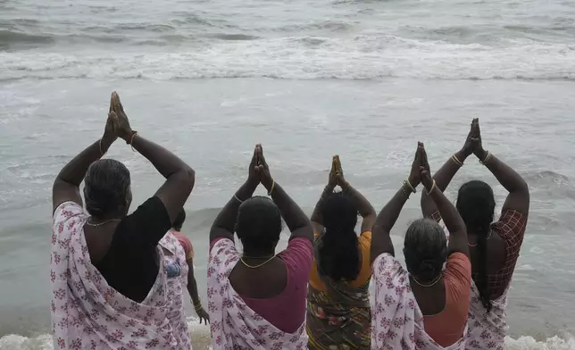 Indians offer tributes in remembrance of victims of the 2004 tsunami on the 20th anniversary of the tragedy, at Marina Beach in Chennai, India, Thursday, Dec. 26, 2024. (AP Photo/Mahesh Kumar A.)