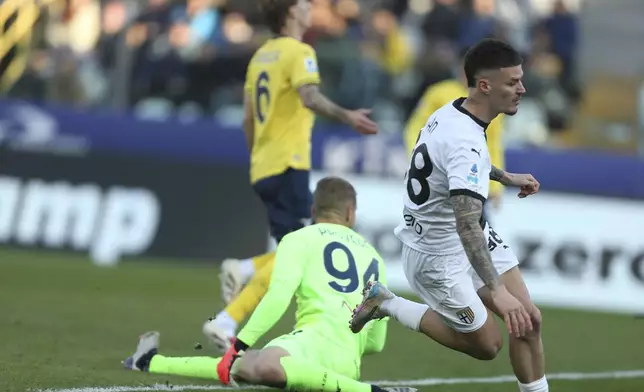 Parma's Dennis Man scores during the Serie A soccer match between Parma and Lazio at Parma's Ennio Tardini Stadium, Sunday, Dec. 1, 2024. (Gianni Santandrea/LaPresse via AP)