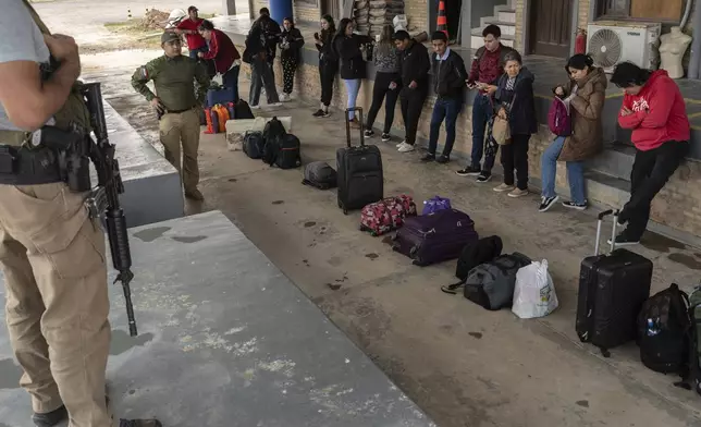The luggage of passengers coming from Santa Cruz de la Sierra, Bolivia, are inspected by agents of Paraguay's National Anti Drug secretary (SENAD) in Mariscal Estigarribia, the western region of Paraguay known as the Paraguayan Chaco, Wednesday, Aug. 28, 2024. (AP Photo/Rodrigo Abd)