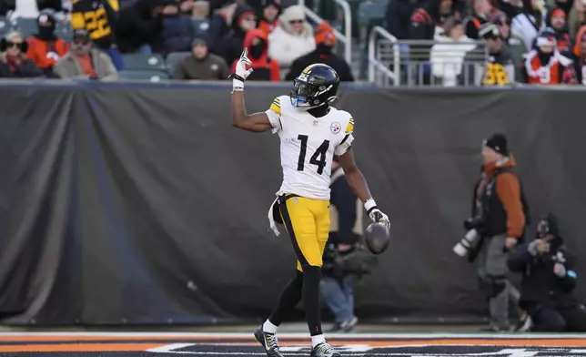 Pittsburgh Steelers wide receiver George Pickens gestures toward the stands during the second half of an NFL football game against the Cincinnati Bengals, Sunday, Dec. 1, 2024, in Cincinnati. (AP Photo/Jeff Dean)